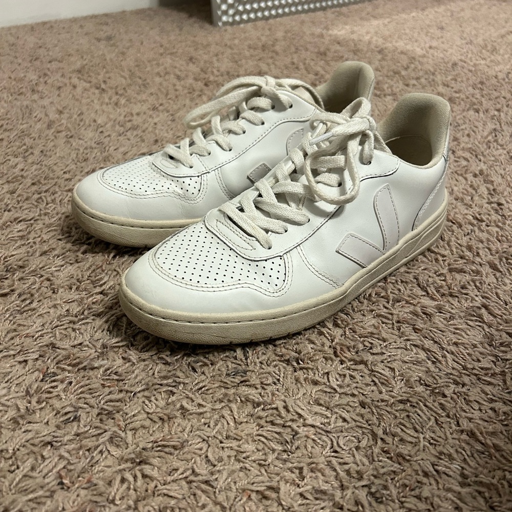 Veja Women's Sneakers in Cream
